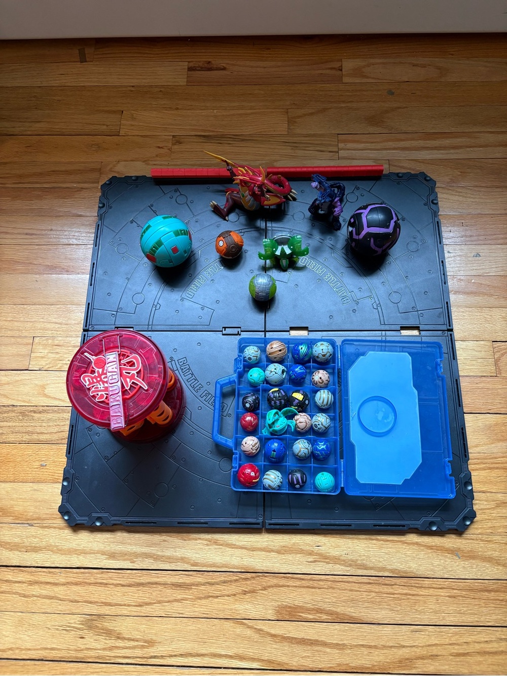 Sega Toys Bakugan Battle Arena Playset with Blue and Red Accessories